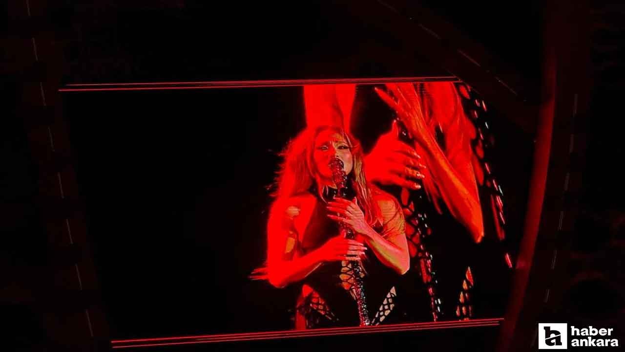 Jennifer Lopez, İstanbul'da sahne şovu ile büyüledi!