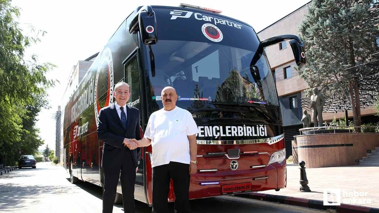 Gençlerbirliği'nin yeni takım otobüsü için teslim töreni yapıldı