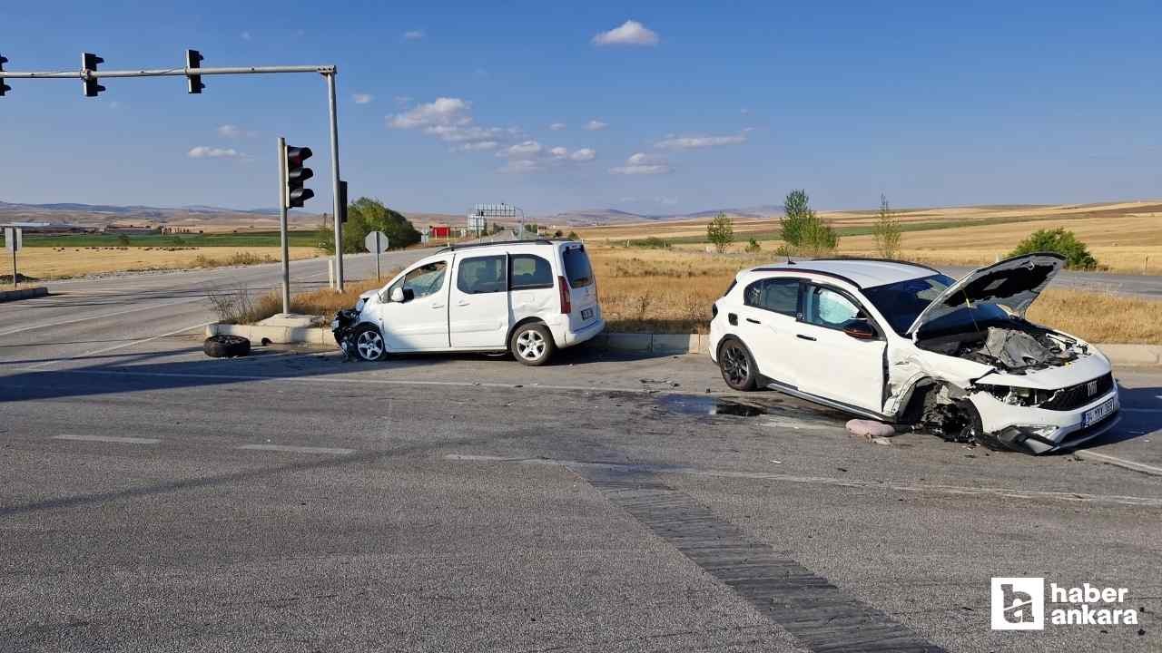 Çorum'da iki aracın çarpıştığı kazada 10 kişi yaralandı