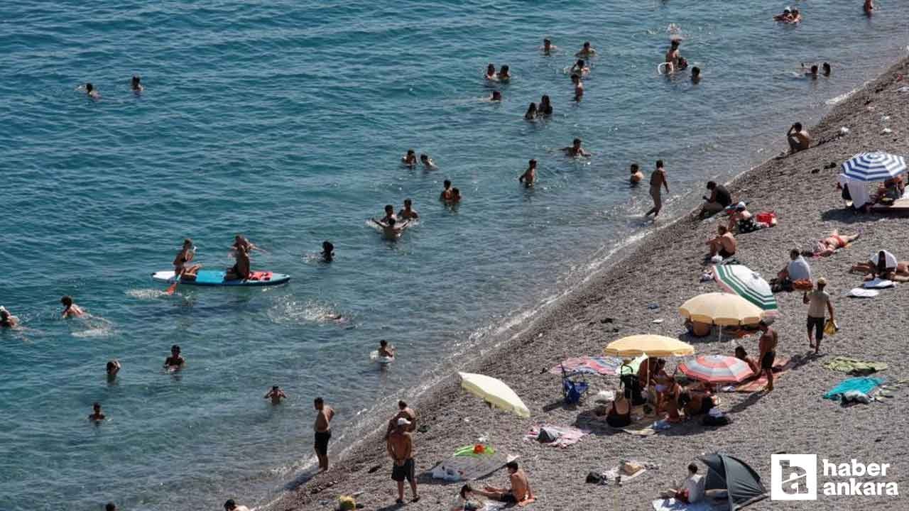 Antalya'nın deniz suyu sıcaklığı 33 dereceyle Ankara'yı geçti