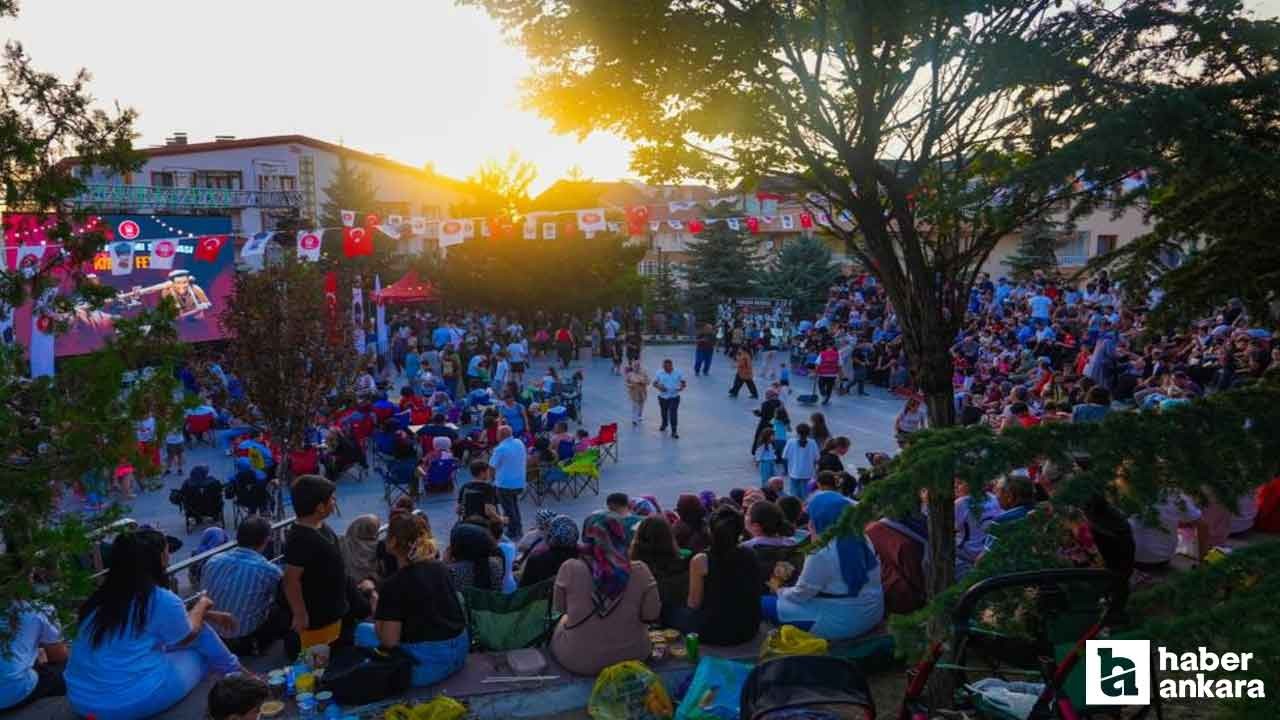 Kibar Feyzo filmi Keçiören'de açık hava sinemasında gösterimdeydi