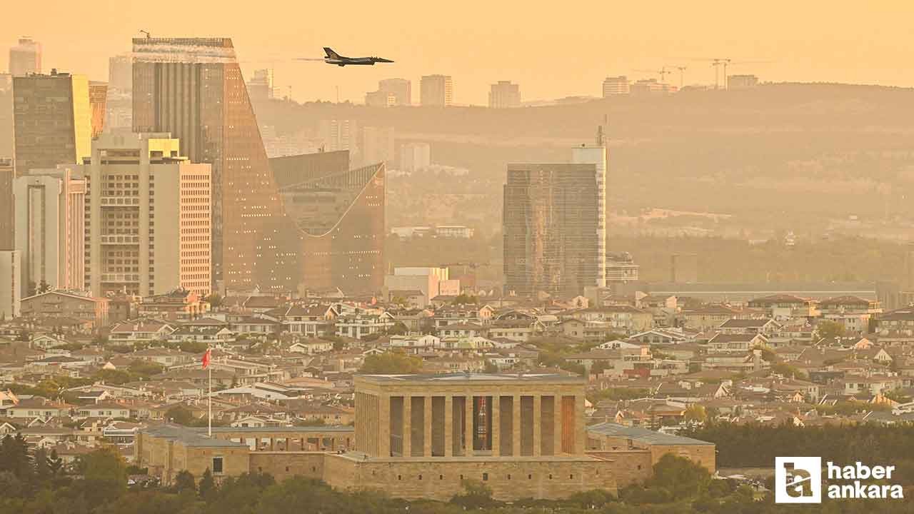 SOLOTÜRK Ankara'da Zafer Bayramı gösteri uçuşu gerçekleştirdi