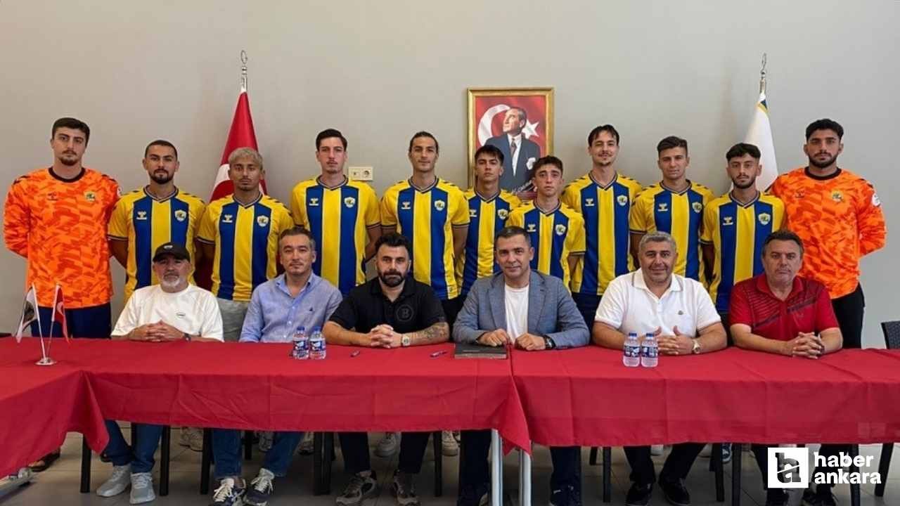 Etimesgut Spor’da toplu imza töreni düzenlendi