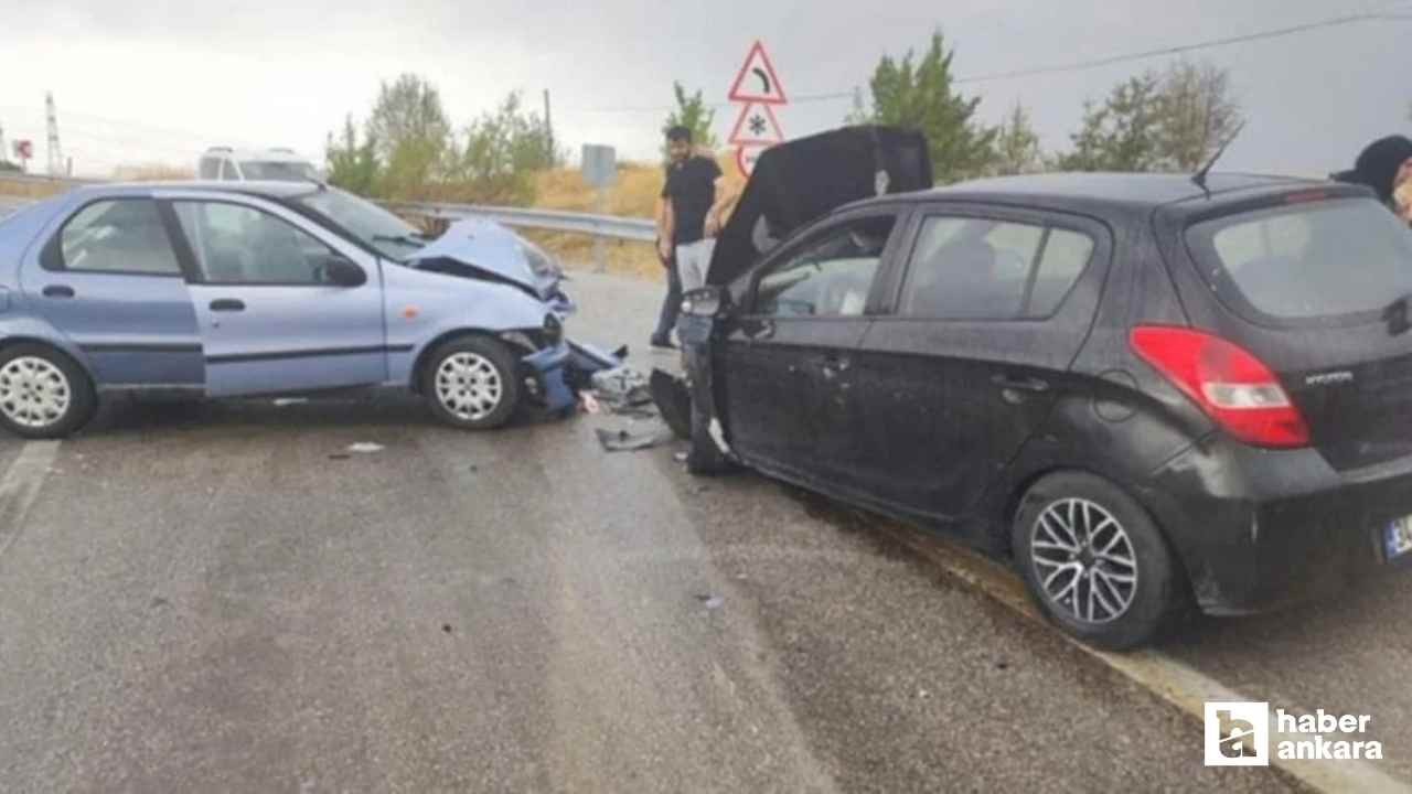 Çubuk'ta iki otomobil kafa kafaya çarpıştı: 6 yaralı