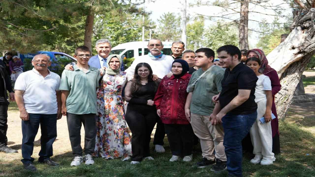 Etimesgut'ta özel gereksinimli vatandaşlara piknik düzenlendi