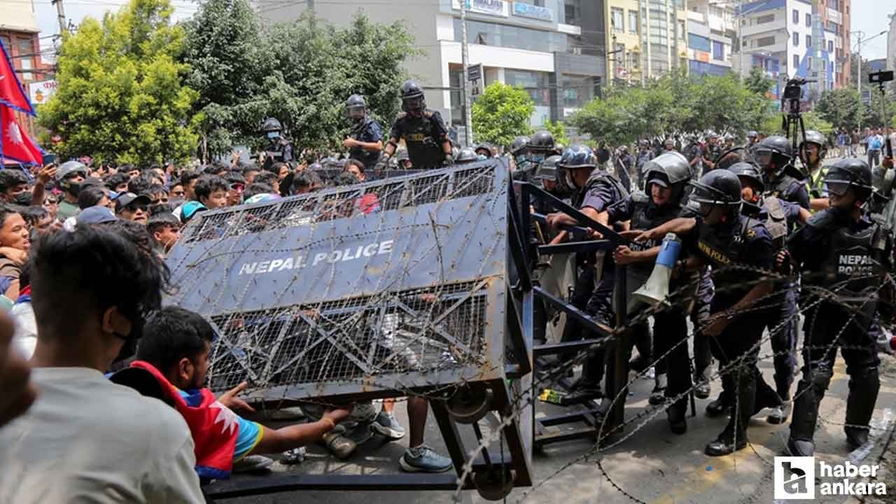 Nepal'de hükümet karşıtı göstericilere polis ateş açtı: 14 kişi öldü