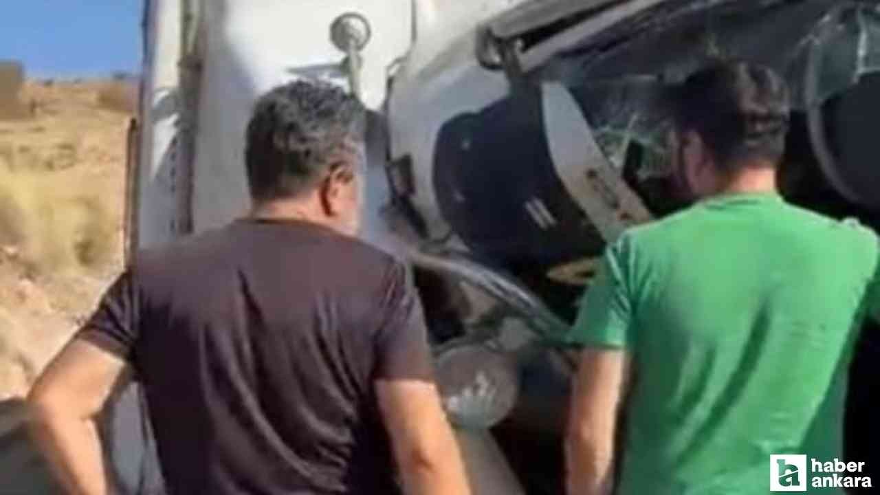 Beypazarı'nda kontrolden çıkan kamyon şarampole devrildi! Sürücü yaralandı