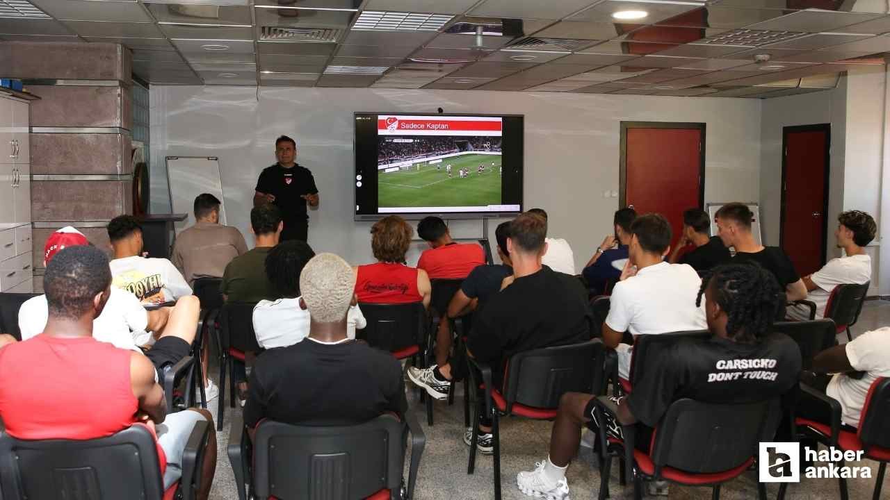 Gençlerbirliği'nde futbolculara güncel futbol kuralları eğitimi verildi