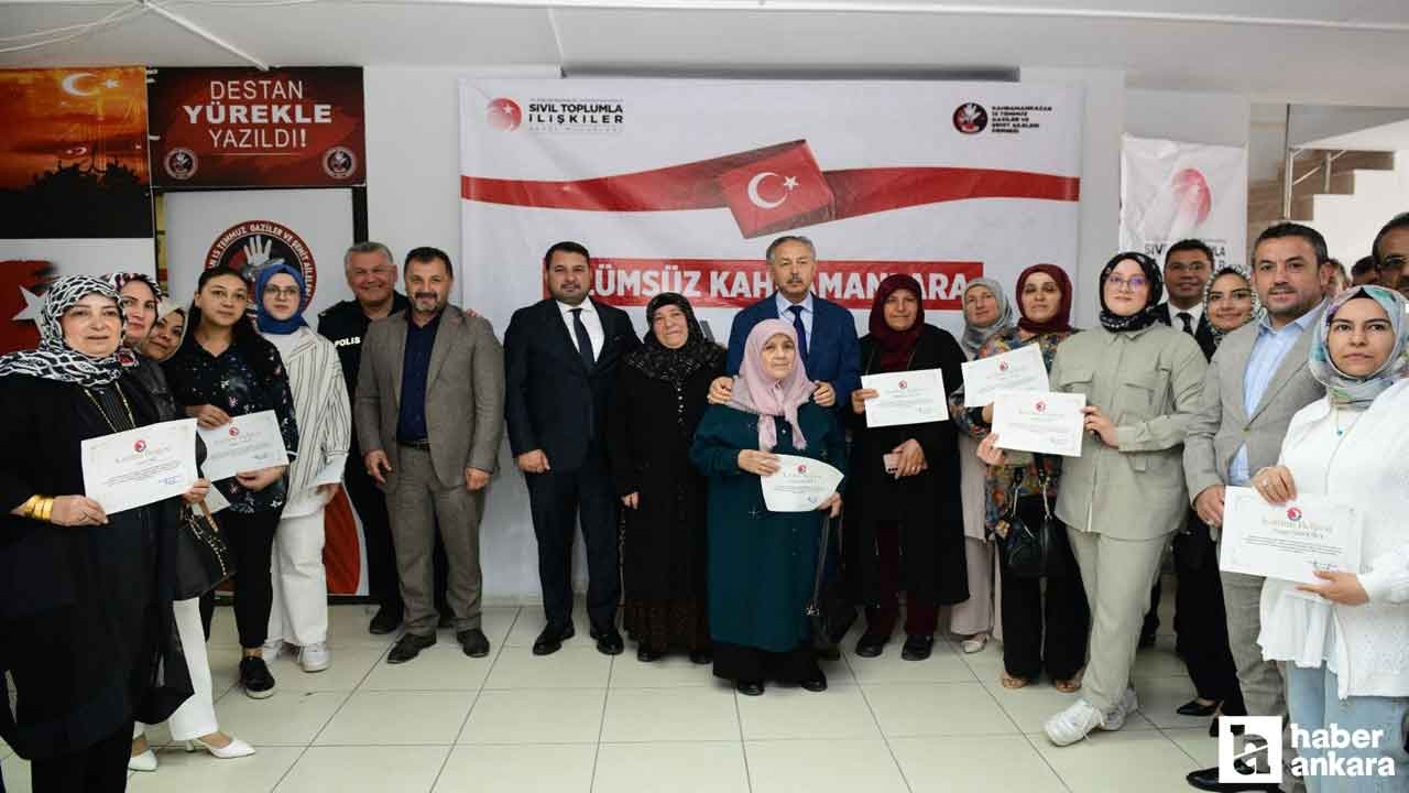 Kahramankazan'da Deri Kumaş Çanta Kursiyerleri sertifikalarını aldı