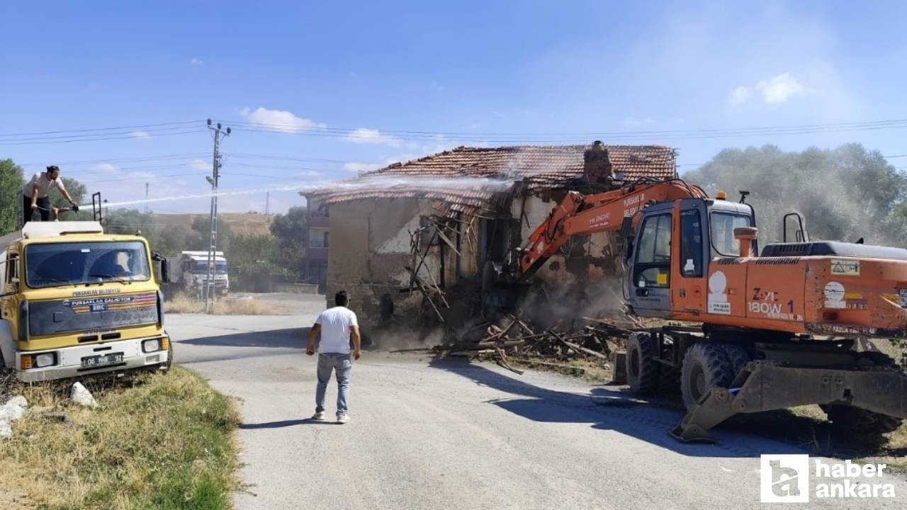 Pursaklar'da metruk yapıların yıkımı sürüyor