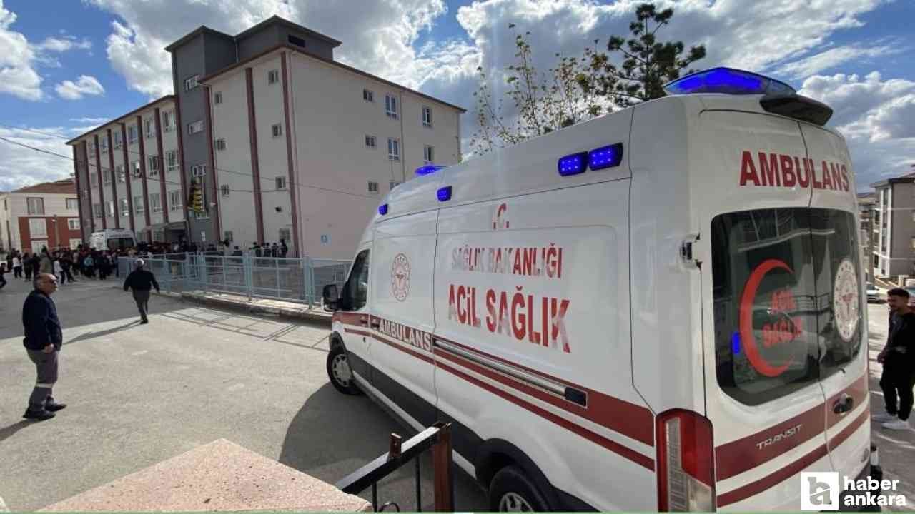 Çorum'da 30 öğrenci, yedikleri tavuk dönerden sonra zehirlenmesi şüphesiyle hastanelik oldu