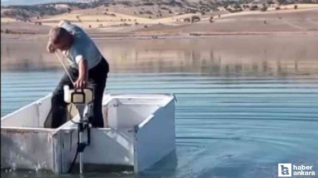 Sincanlı vatandaş 2 hurda buzdolabından kayık yaptı