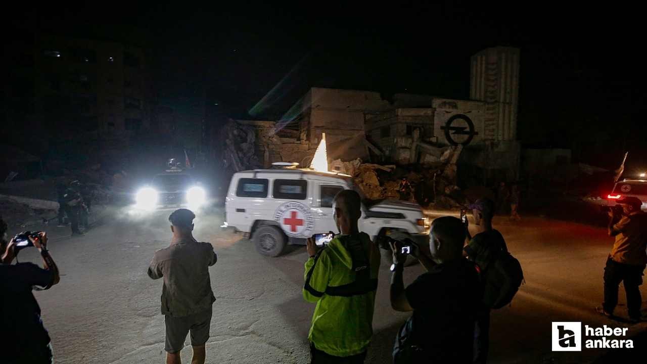 Hamas İsrail'e 2 esirin daha cesedini teslim ediyor