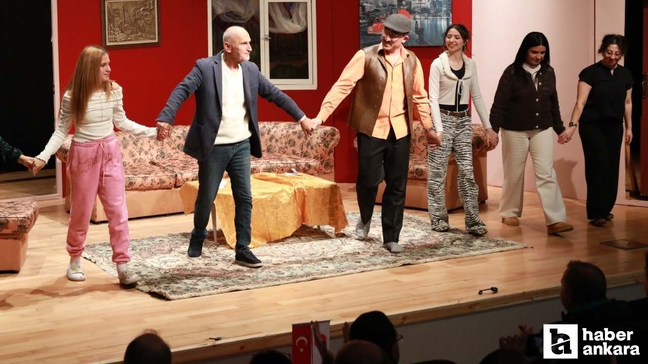 Keçiören'de 'Babam Geri Döndü' oyunu tiyatro severlerle buluştu
