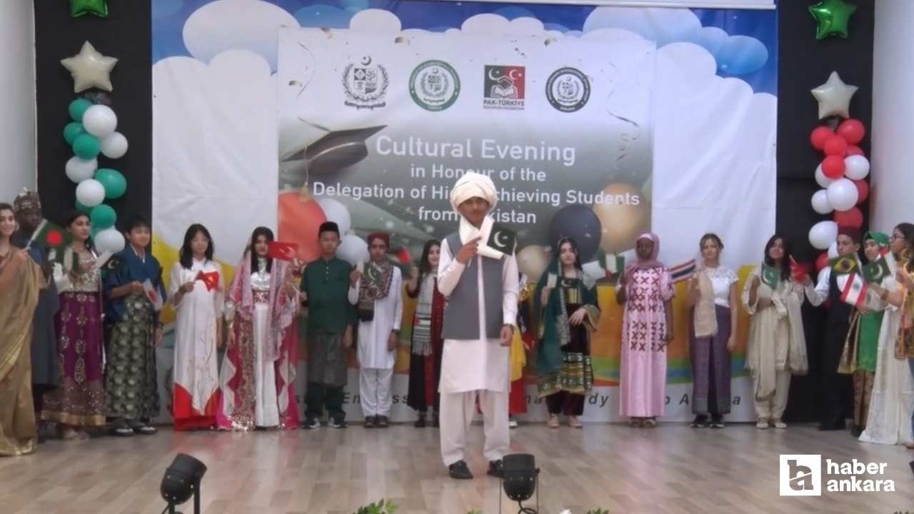 Pakistan'dan gelen 200 öğrenci için Ankara'da tören yapıldı
