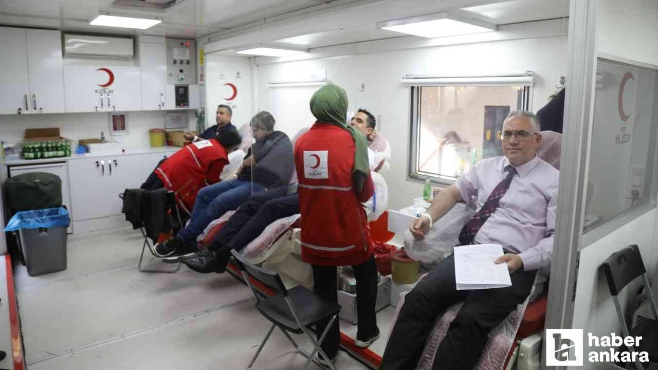 Çubuk'ta veliler kan bağışı kampanyasına katıldı