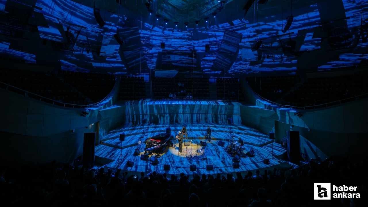 Tunuslu sanatçı Dhafer Youssef Ankara'da sahne aldı