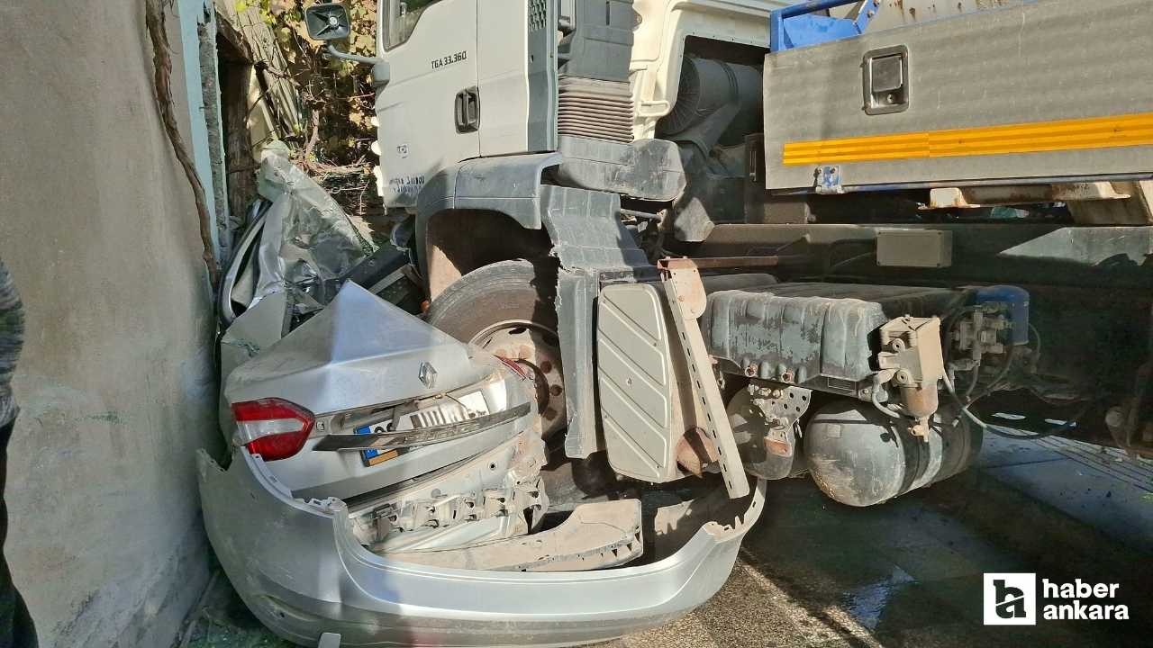 Beypazarı'nda 3 araçlı trafik kazasında 2 kişi yaralandı