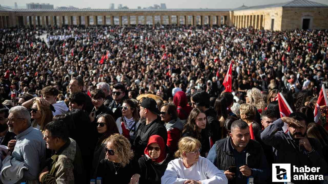 Anıtkabir'de ziyaretçi yoğunluğu yaşandı