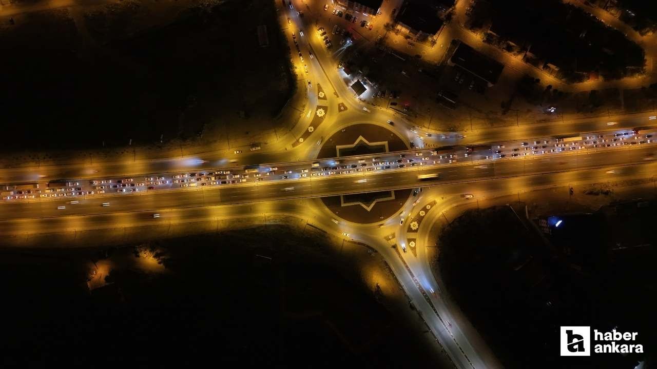 Ara tatil dönüşü 43 ilin geçiş noktası kilit kavşakta trafik yoğunluğu var