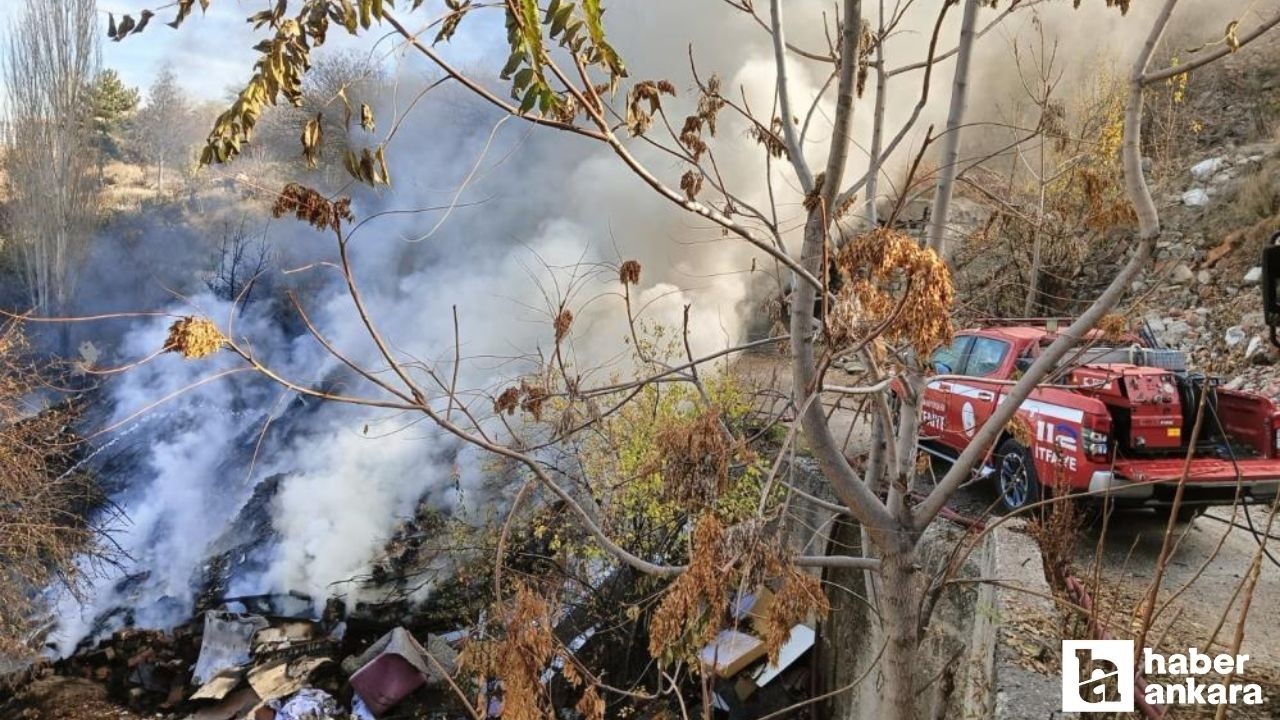 Mamak'ta birikmiş çöplerden çıkan yangını ekipler kontrol altına aldı