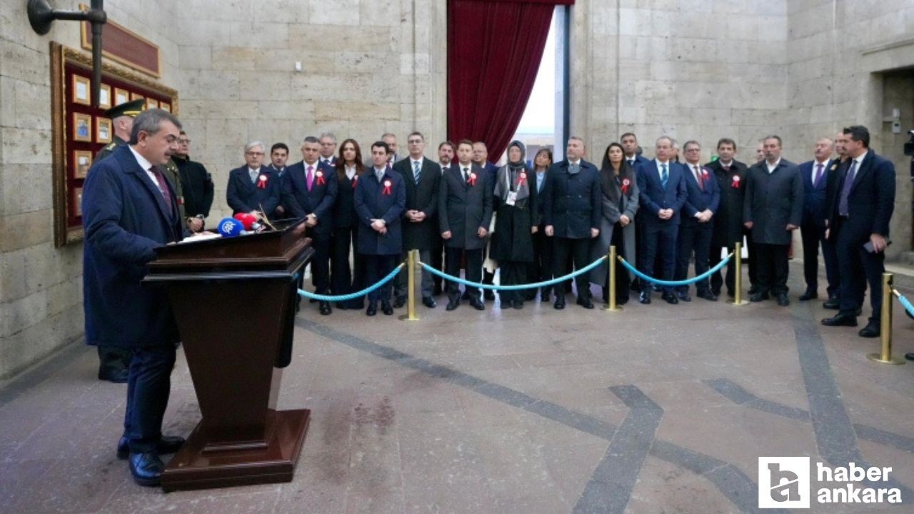 Bakan Tekin ve 81 ilden gelen öğretmenlerden Anıtkabir'e ziyaret!