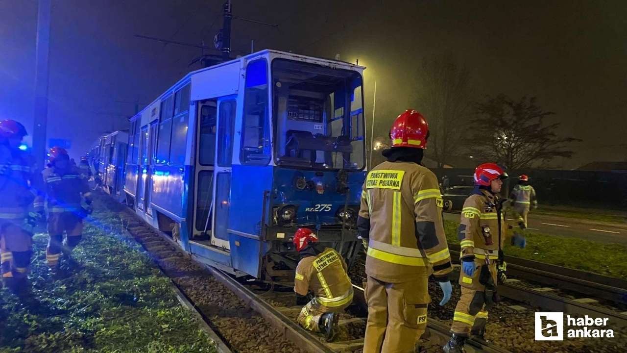 Krakow'da 2 tramvay çarpıştı, 2'si ağır 35 kişi yaralandı