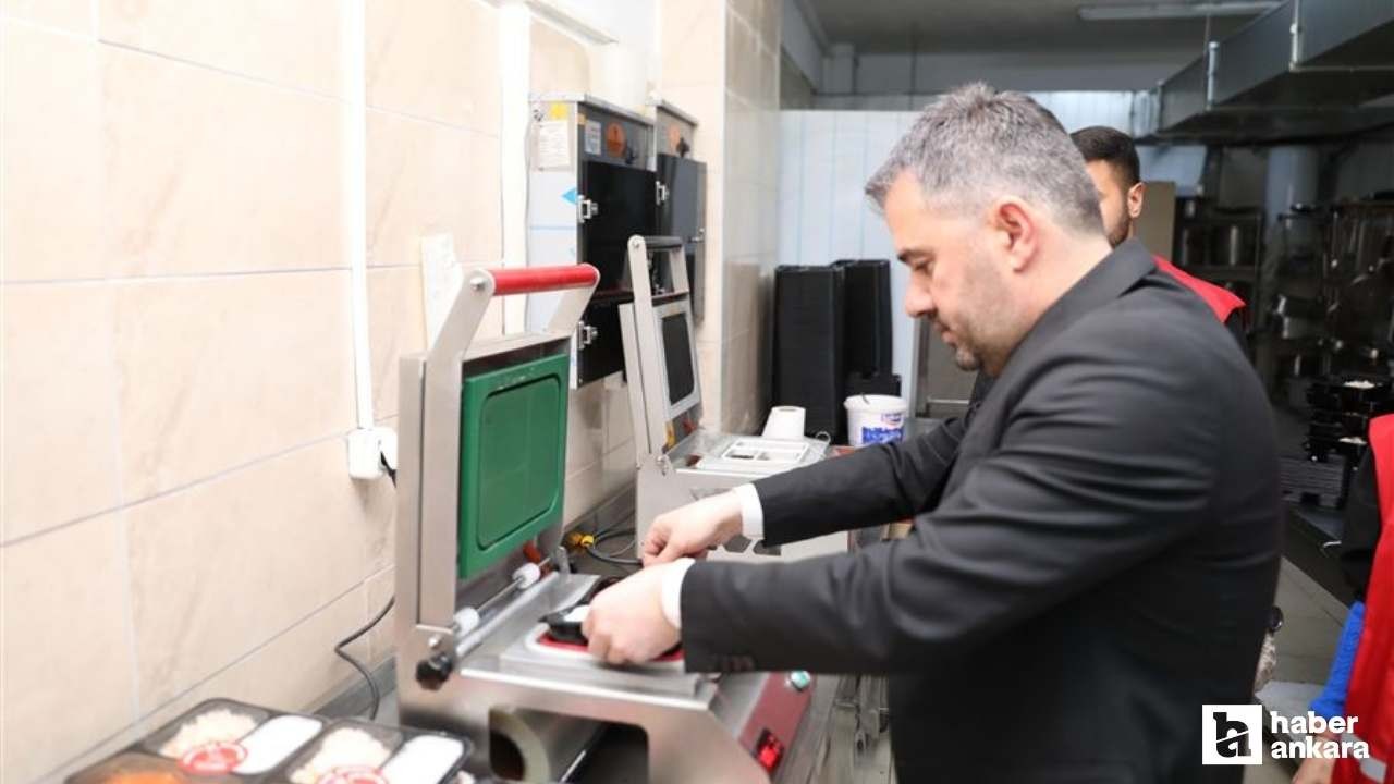 Pursaklar Belediyesi'nden yaşlı, engelli ve kimsesiz kişilere yemek yardımı!