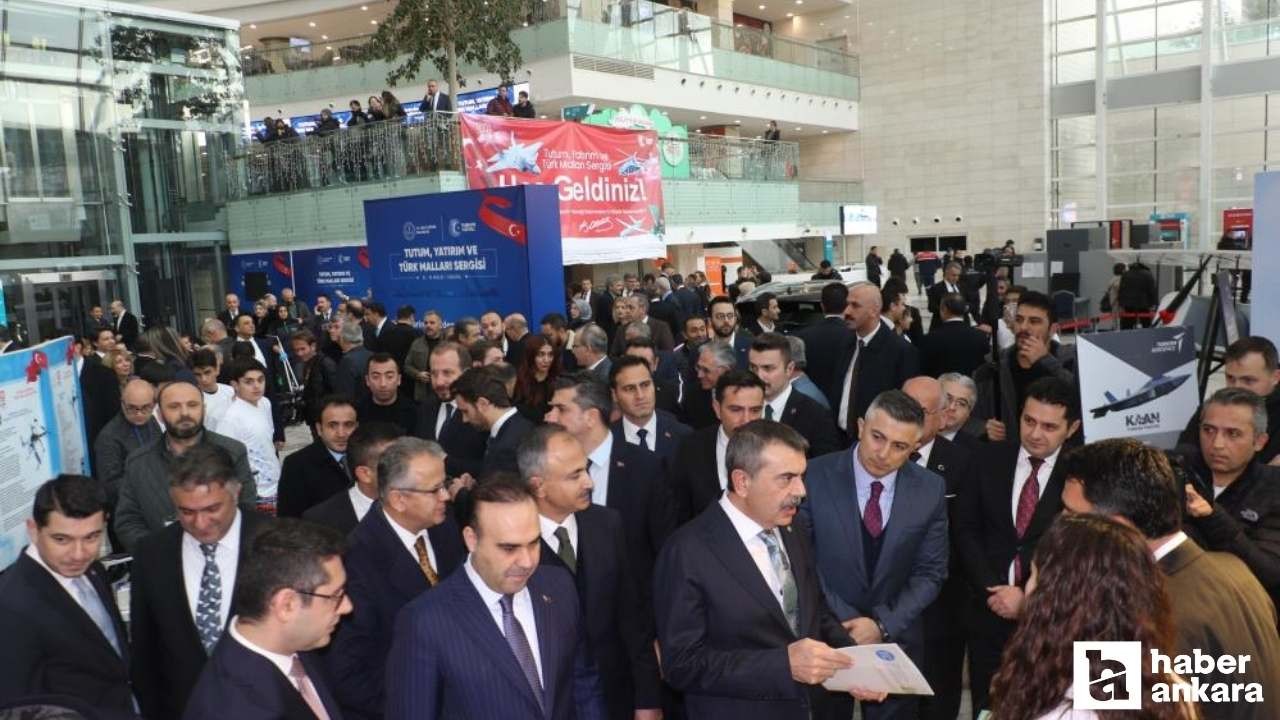 Bakan Tekin Ankara YHT Garı'nda düzenlenen sergiye katıldı