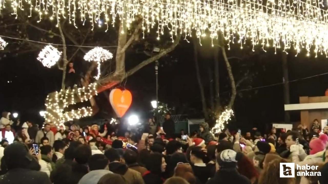Kuğulu Park’ta Ankaralılar yeni yılı müzik ve dans eşliğinde karşıladılar