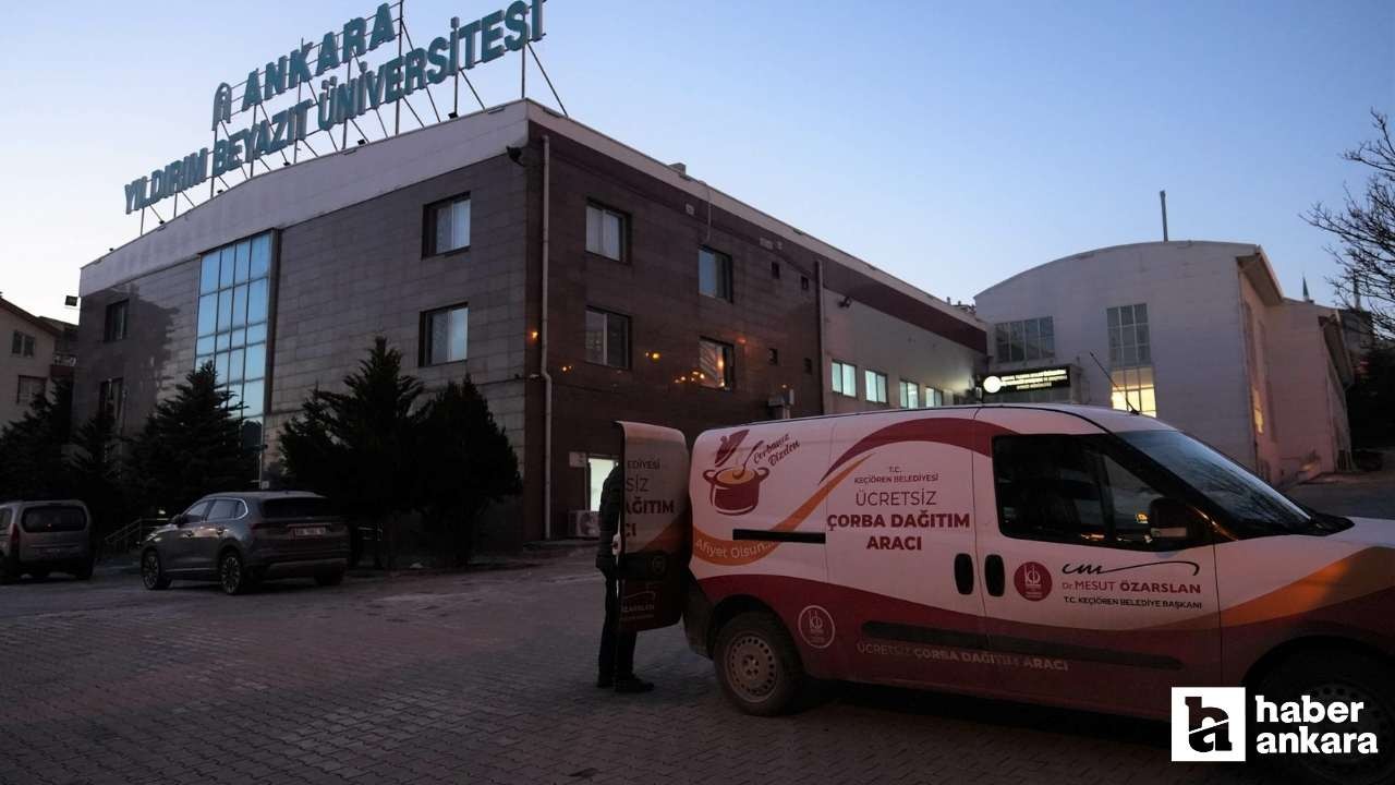 Keçiören Belediyesi vatandaşlara sıcak çorba ikramında bulunuyor