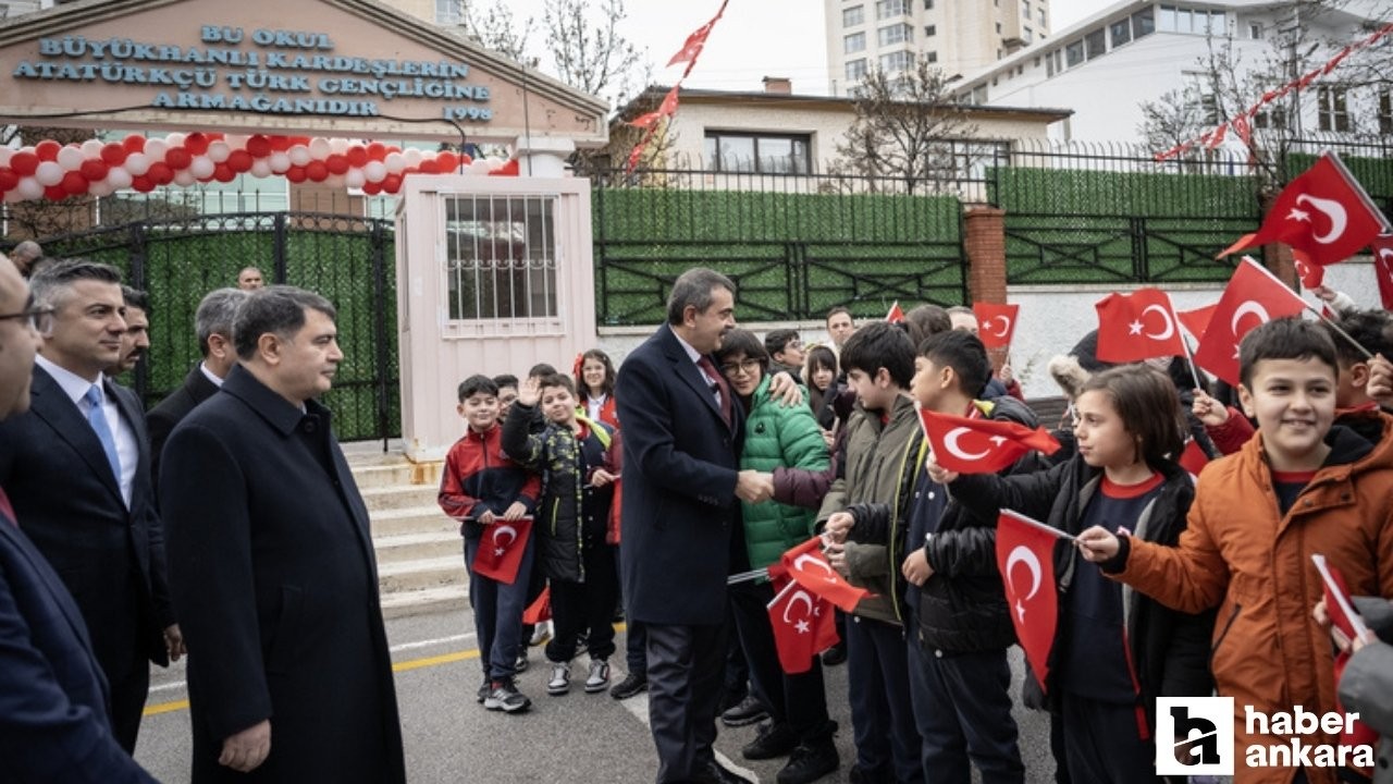 Bakan Tekin ve Vali Şahin, Ankara'da bir okulu ziyaret etti