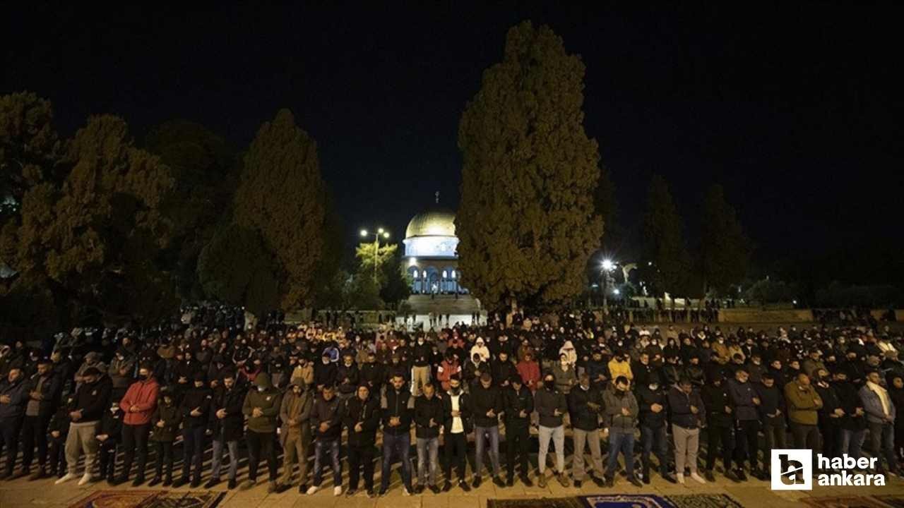 Filistinliler Mescid-i Aksa'da Ramazan ayının ilk teravih namazını kıldılar