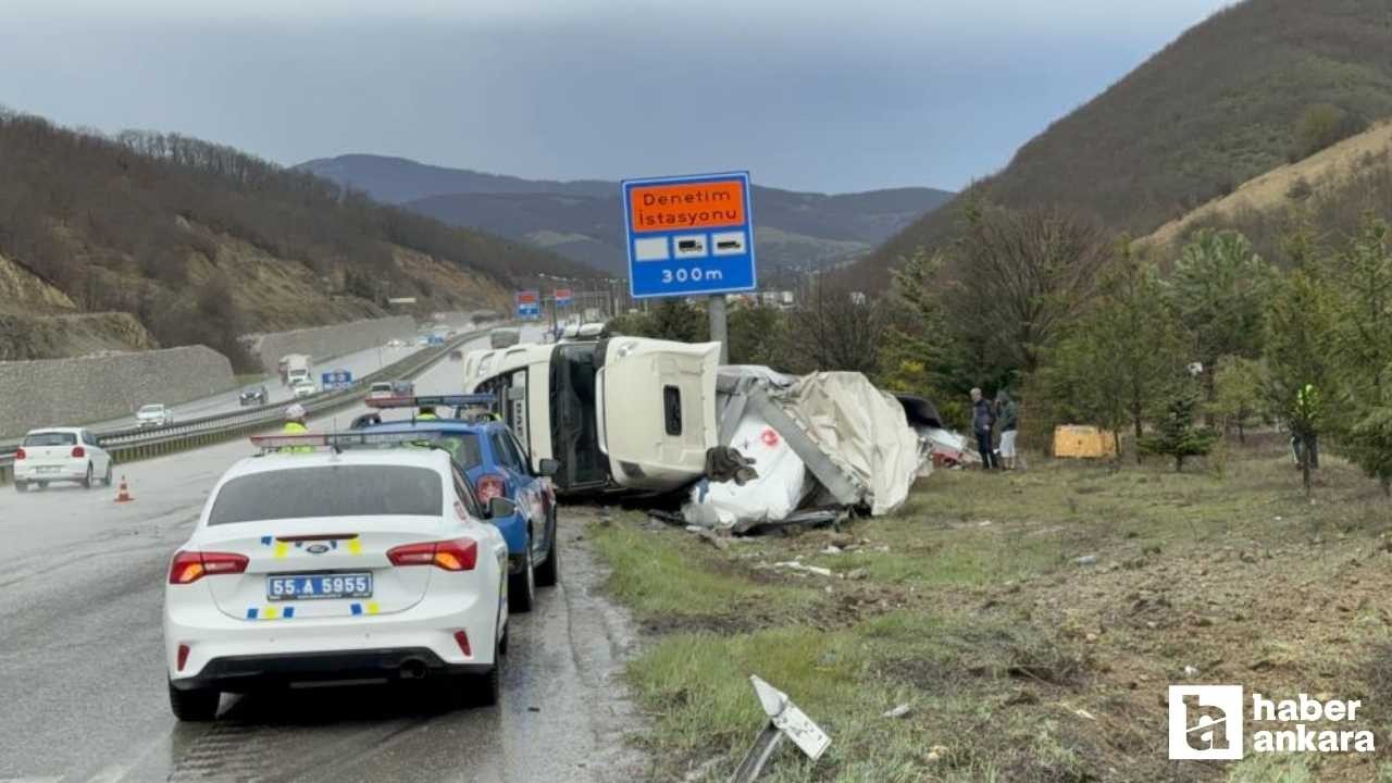 Samsun - Ankara kara yolunda tır devrildi: 1 yaralı!