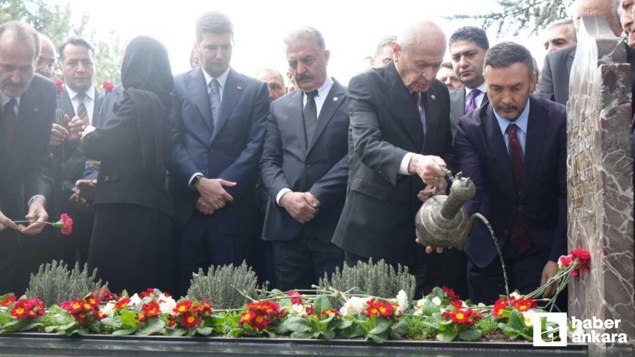 MHP Lideri Devlet Bahçeli'den Türkeş'in Ankara'daki kabrine ziyaret