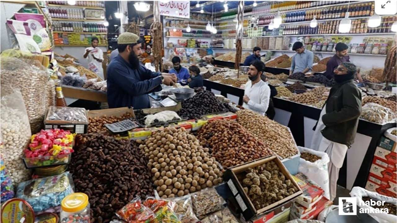 Pakistan'da enerji krizi nedeniyle market ve AVM'ler 20.00'de kapanacak