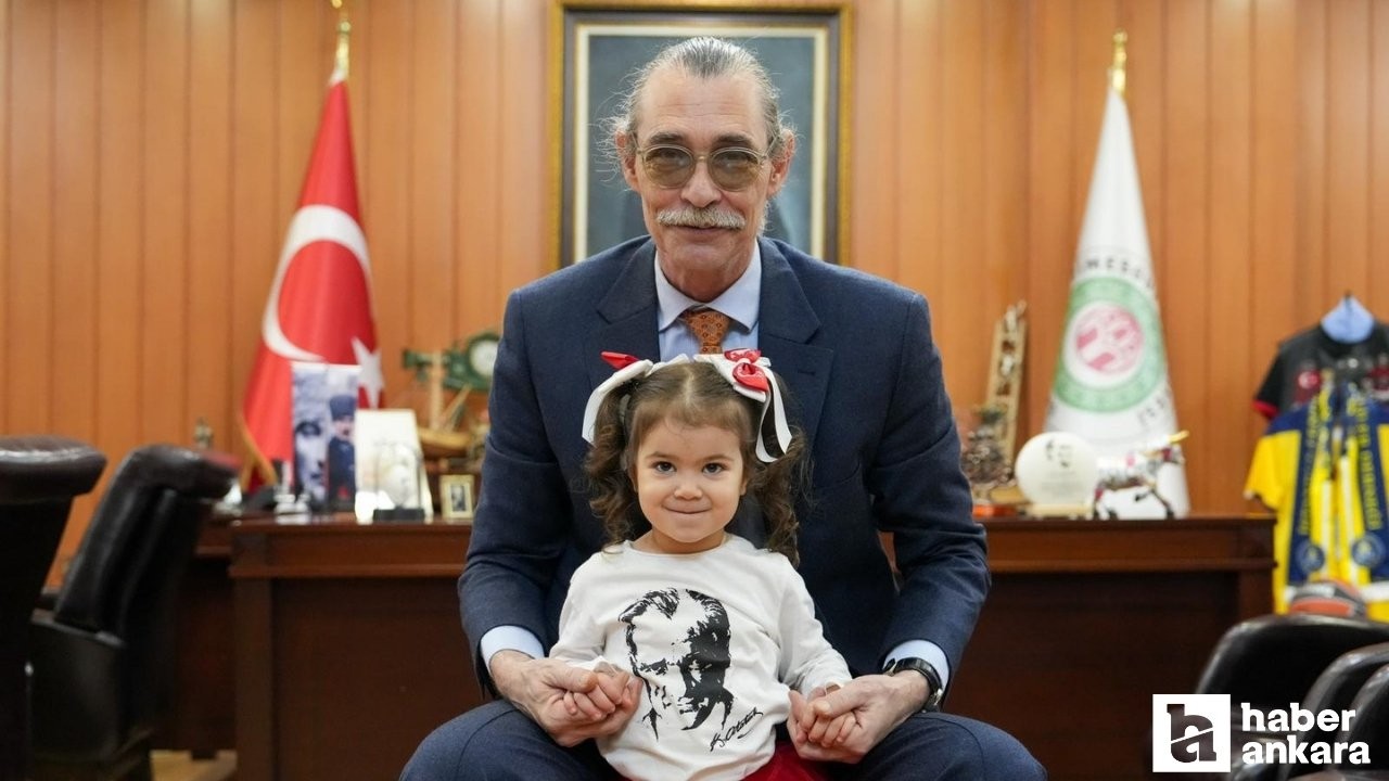 Başkan Beşikcioğlu Cumhuriyet Meydanı'nda düzenlenen 23 Nisan törenine katıldı