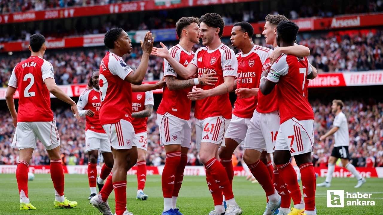 İngiltere Premier Lig'de Arsenal 22 yıl sonra şampiyon oldu