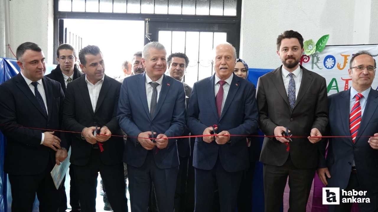 Ankara'da düzenlenen fuarda öğrencilerin teknoloji projeleri tanıtıldı
