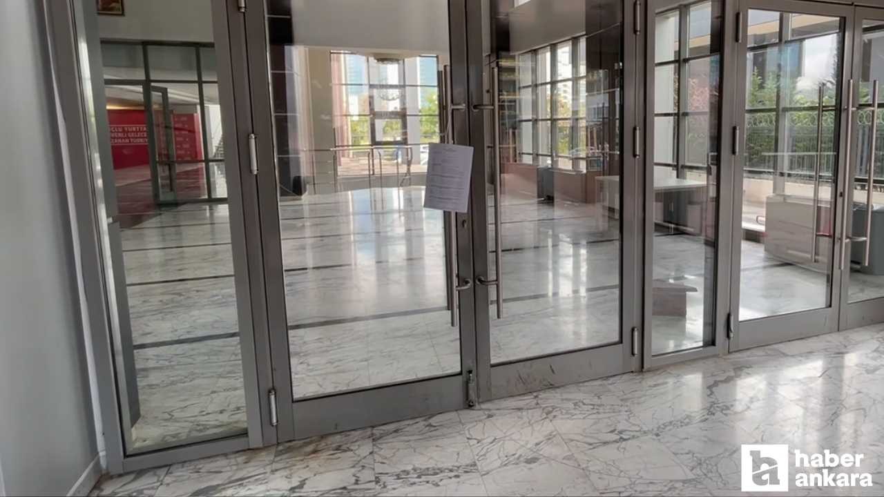 'Mutlak Butlan' kararı, CHP Genel Merkezi girişine asıldı!