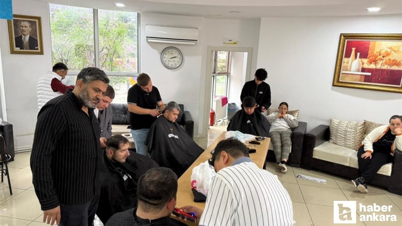 Pursaklar Belediyesi, Engelsiz Yaşam Merkezi’nde gençlere bayram tıraşı yapıldı