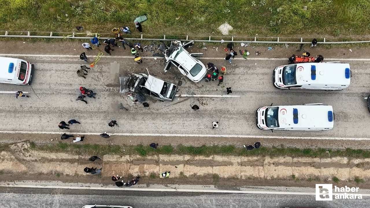 Trafik kazasında hayatlarını kaybeden anne, baba ve 10 yaşındaki kızları Çorum'da toprağa verildi