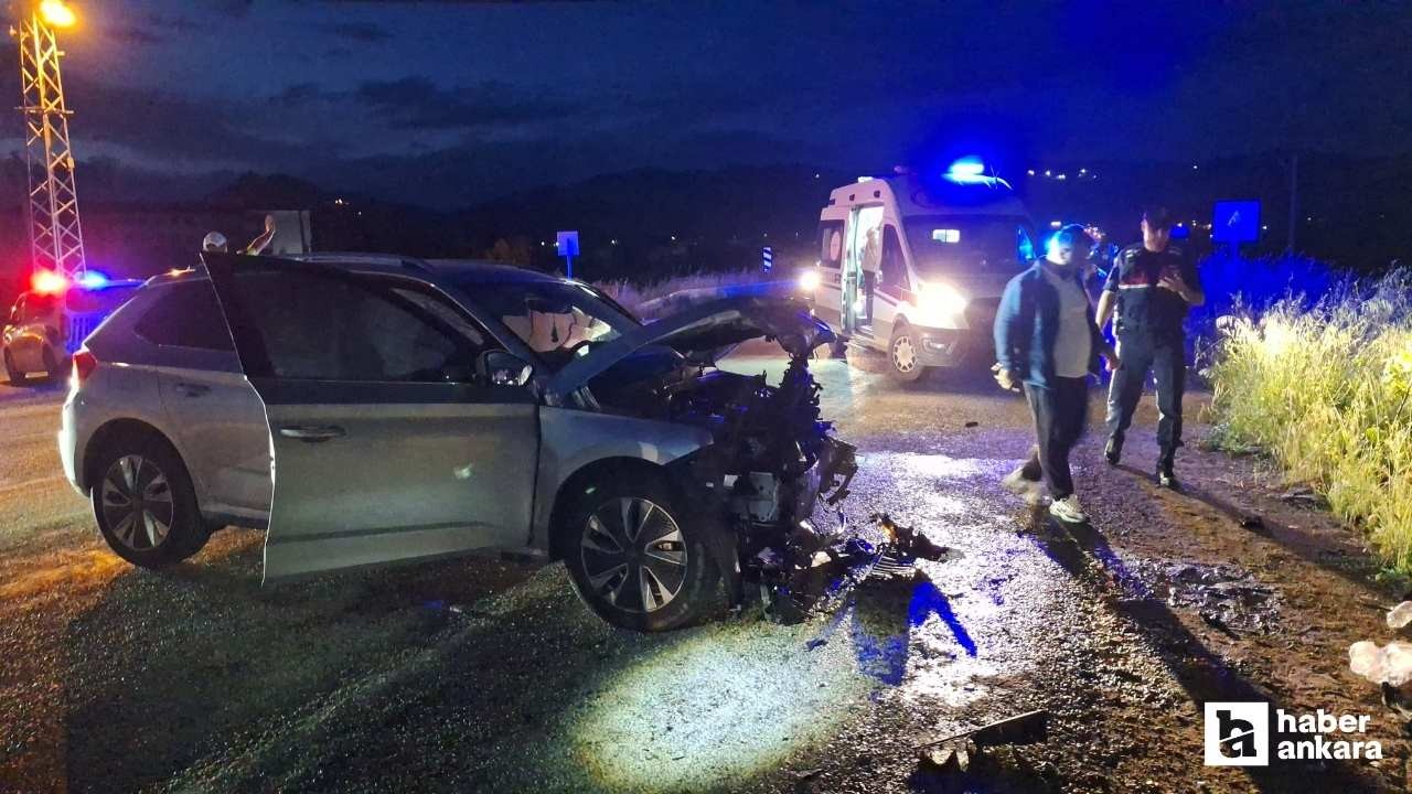 Çorum'da iki otomobil çarpıştı: 1'i ağır 7 yaralı!