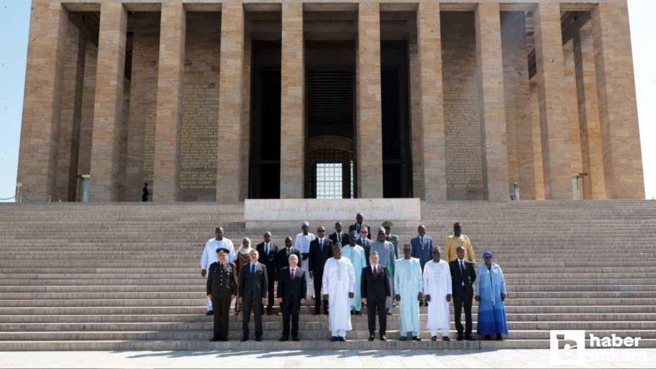 Resmi davetle Ankara'ya gelen Nijer Cumhurbaşkanı Tchiani, Anıtkabir’i ziyaret etti