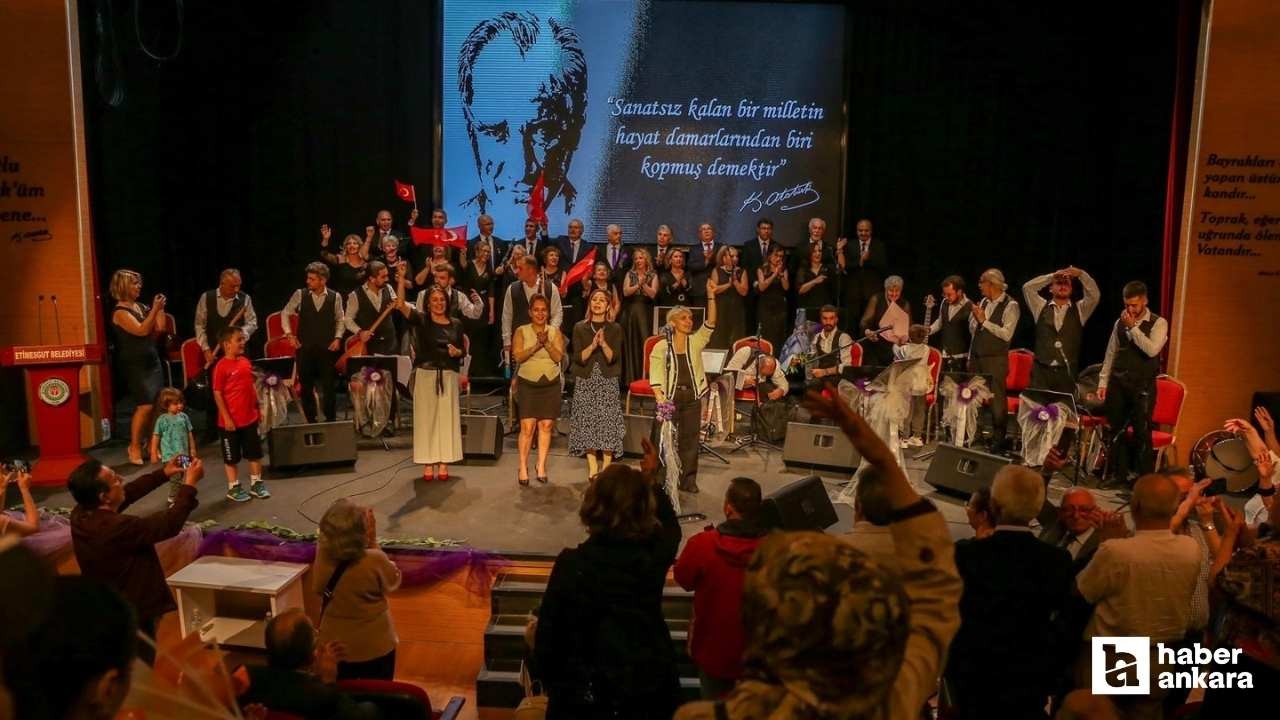Etimesgut Belediyesi'nde ETİSEM kursiyerlerinden Türk Halk M