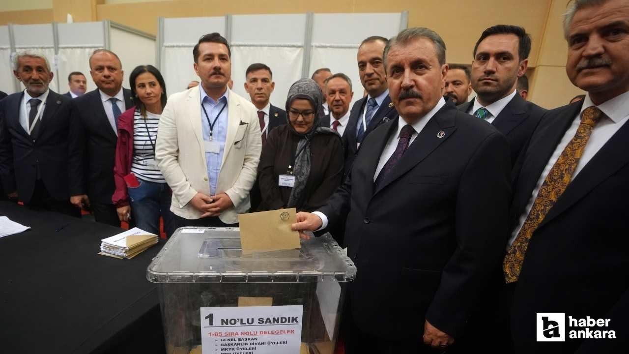 Mustafa Destici tüm oyları alarak yeniden BBP Genel Başkanı 
