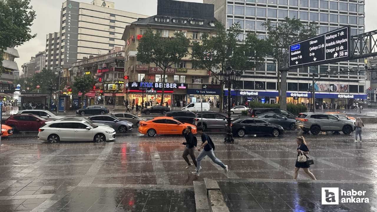 Ankara'da etkili olan şiddetli yağış hayatı olumsu