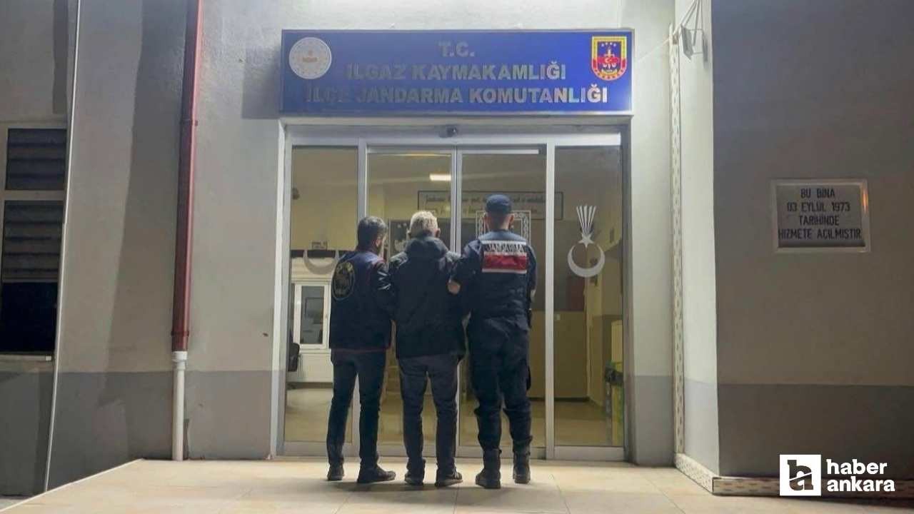 Çorum'da asfalt yüklü tanker ile otomobil çarpıştı: 4 yaralı