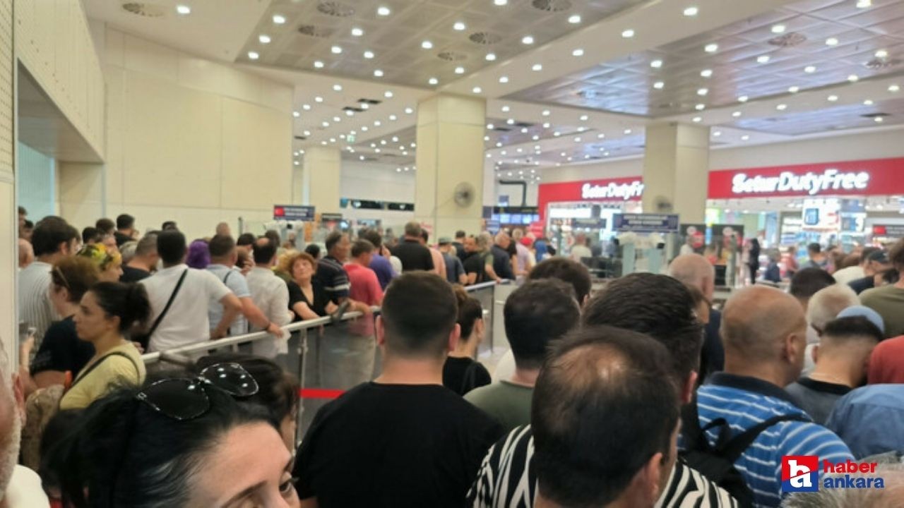Telefon kayıt harcı zammı sonrası vatandaşlar Sarp Sınır Kapısı'ndan Gürcistan'a akın etti!