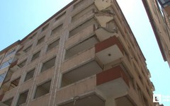 İstanbul depremi balkon çökertti: bir vatandaş yaralandı